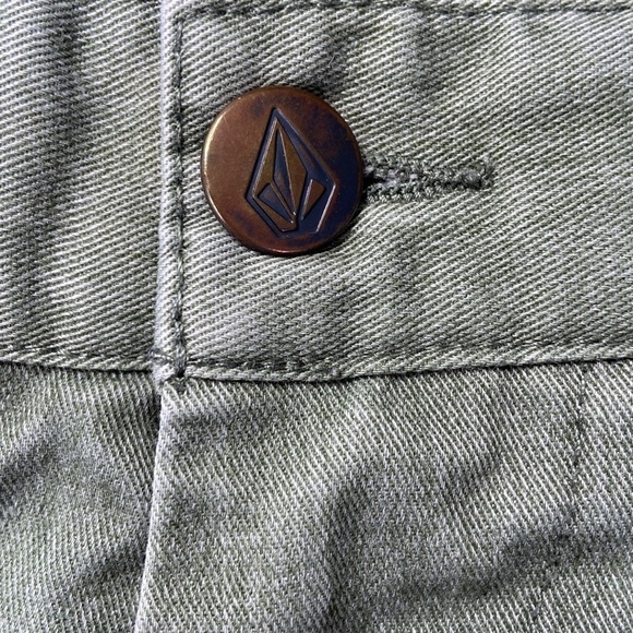 Volcom Boys Faded Army Green Fricken Chino Flat Front Pocket Shorts Size 28W - Picture 8 of 9